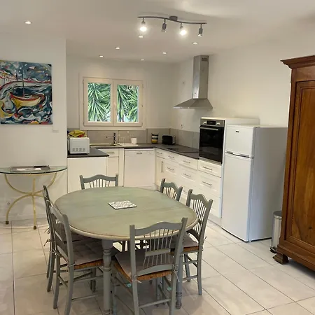 Holiday home Maison Plain Pied Au Calme Sur Parcelle Arboree *