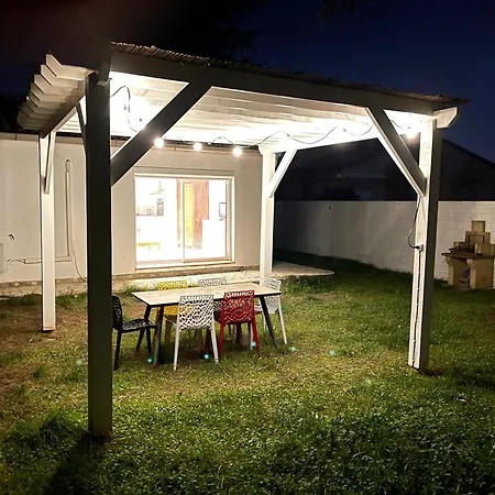 Maison Plain Pied Au Calme Sur Parcelle Arboree Casa de Férias *